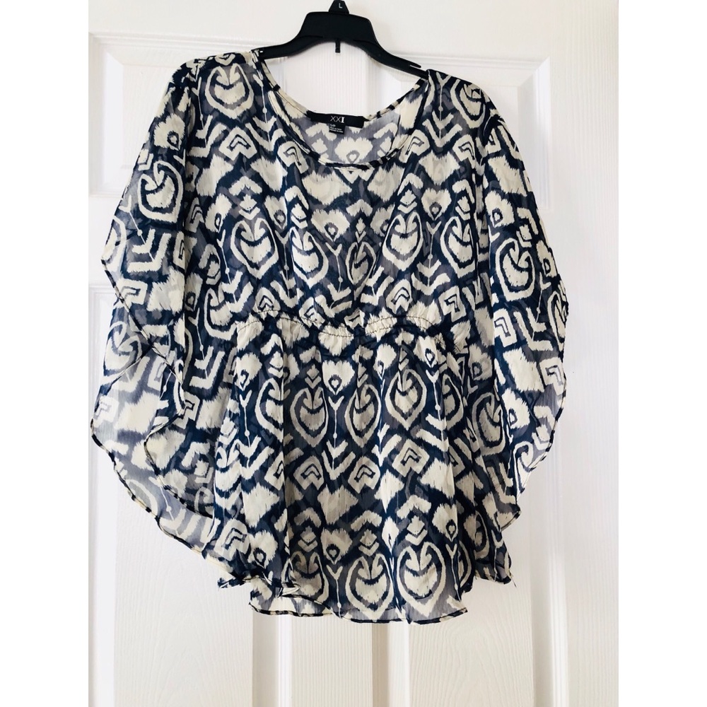FOREVER 21 NAVY & WHITE CAPE SLEEVE TUNIC